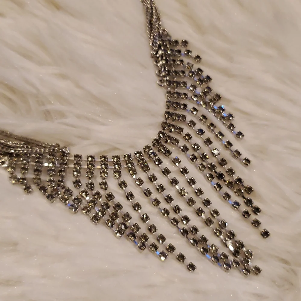 Banana Republic Silver Dangling Necklace - Picture 6 of 9